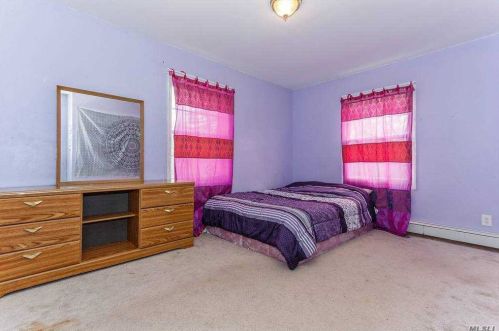 90 Primrose Dr, New Hyde Park NY  11040-2115 exterior