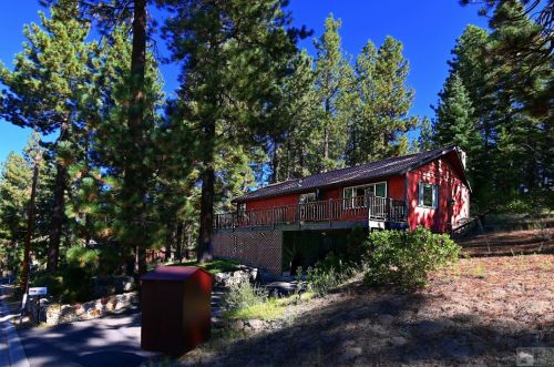 2584 Del Norte St, South Lake Tahoe, CA 96150-7208