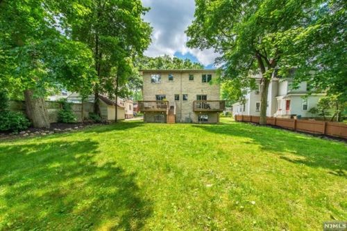 122 Woodside Ave, Ridgewood NJ 07450-5028 exterior