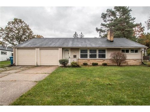 423 Adrian Dr, Berea, OH 44017-2422