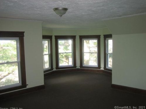 27 Quinnipiac Ave, North Haven CT  06473-3903 exterior