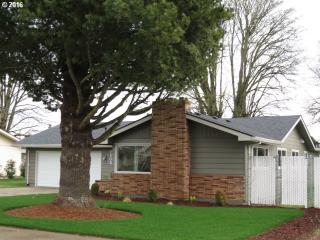 3202 1 St, Hubbard OR  97032 exterior