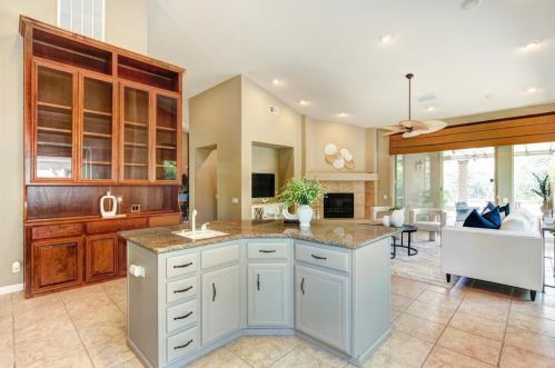 1000 Souza Dr, Folsom CA  95762-7550 exterior