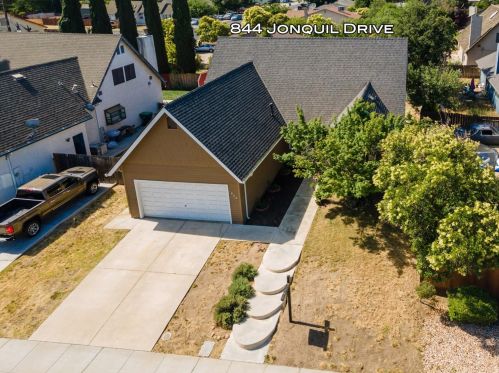 844 Jonquil Dr, Lathrop, CA 95330-9644