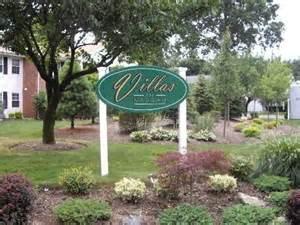 98 Palo Alto Dr, Hicksville, NY 11803-5810