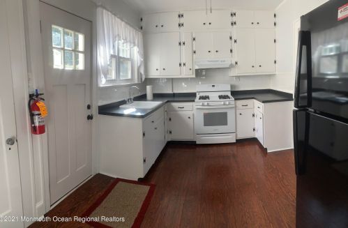 16 Norwood Ct, West Long Branch, NJ 07764-1829