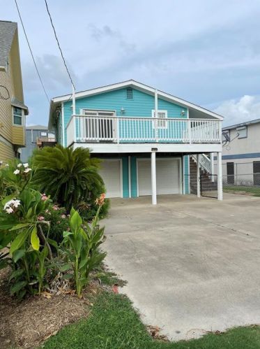 1028 Cozy Cove Ln, Galveston, TX 77554-7119