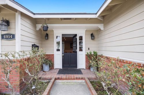 6954 Fairbrook St, Long Beach, CA 90815-3601