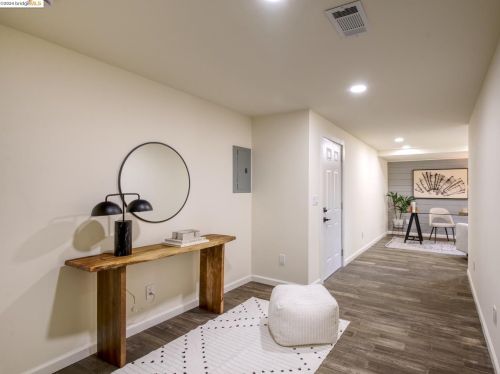 557 63 St, Oakland CA 94609-1244 exterior