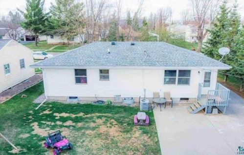 412 32nd St, Hibbing MN  55746-2696 exterior