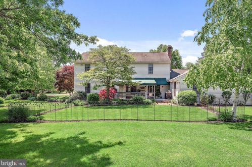 21 Strayer Dr, Carlisle PA  17013-4403 exterior