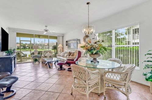 5025 Cedar Springs Dr, Naples, FL 34110-2326