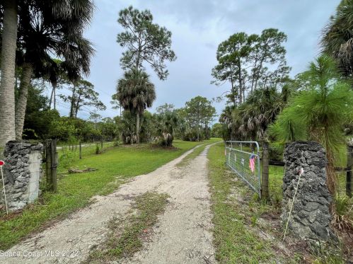 4055 Berry Rd, Melbourne, FL 32949-5320