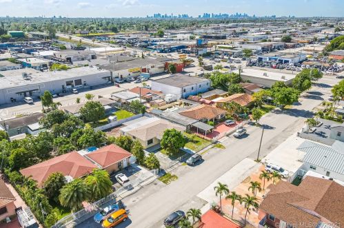 5005 9th Ln, Hialeah, FL 33013-1721