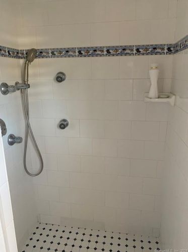 9 Grant St, Milford CT 06460-5311 exterior