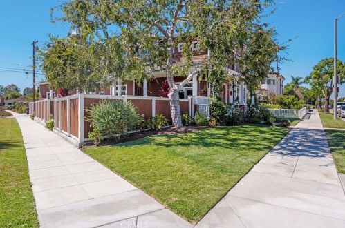 5250 Appian Way, Long Beach CA  90803-1901 exterior