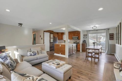 294 Greenhaven Rd, Poughquag, NY 12570-5312
