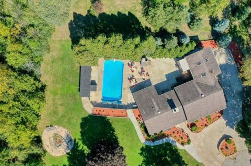 5781 Fern Ct, Greendale, WI 53129-1646