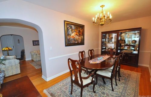 1 Maplewood Rd, Hartsdale NY  10530-1627 exterior