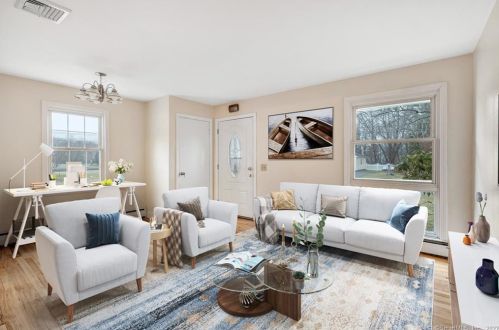 21 Lake Rd, Woodbury CT  06798-2326 exterior