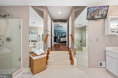 7226 Lyndam Hill Cir, Lorton VA  22079-4509 exterior