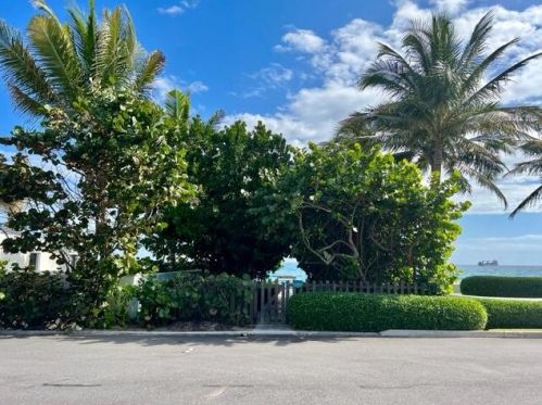 1171 Ocean Way, Palm Beach FL  33480-3233 exterior