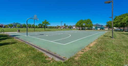 1409 Birdie Dr, Windsor CA  95492-8717 exterior