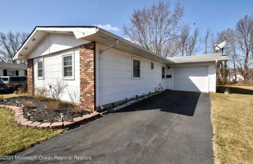 9 Graham Ct, Bricktown, NJ 08724-2414