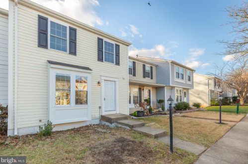 9120 Aspenpark Ct, Lorton VA  22079-1846 exterior