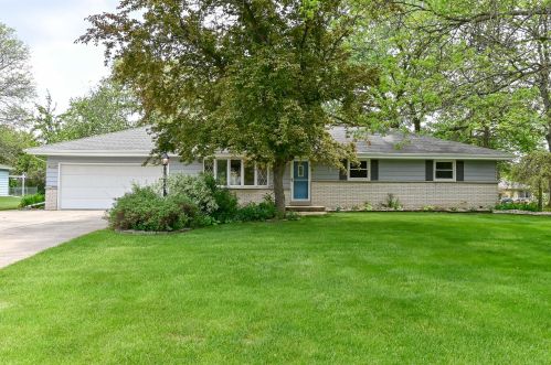 4490 131st St, Waukesha, WI 53151-6904