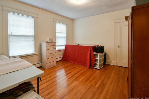 79 Seymour St, Waterbury CT  06708-3731 exterior
