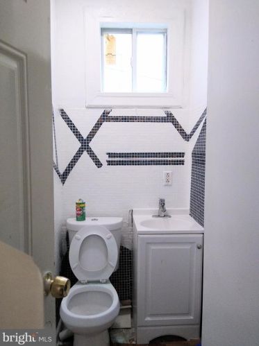 934 State St, Camden NJ  08102-1713 exterior