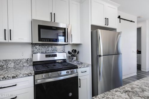 1121 11th St, Phoenix AZ 85006-2744 exterior