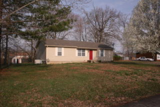 406 Roselawn Dr, Clarksville TN  37042-3961 exterior