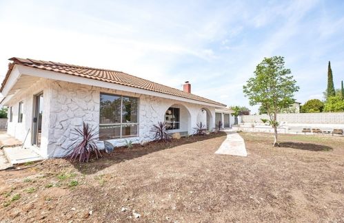 16061 Suttles Dr, Riverside, CA 92504-5854