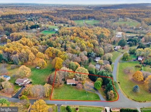 16309 Poplar Hill Rd, Haymarket VA  20169-2101 exterior