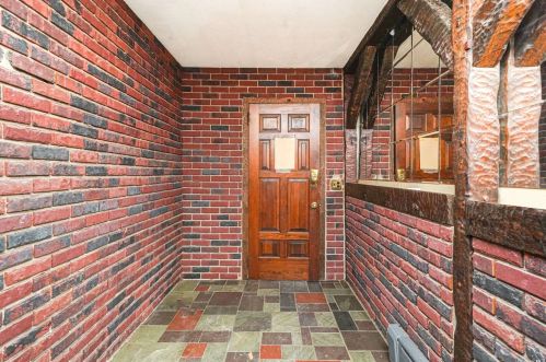 24 Lafayette Ave, Lake Grove, NY 11755-2944