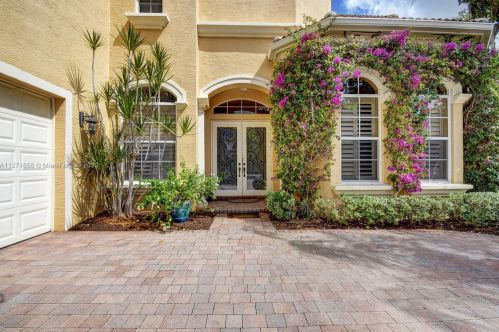 138 Tranquilla Dr, West Palm Beach FL  33418-1744 exterior