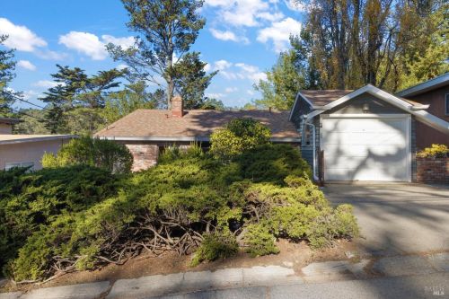 6774 Evergreen Ave, Oakland, CA 94611-1518