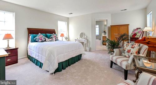 34 Stocks St, Lovettsville VA  20180-8640 exterior
