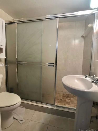 951 18th St, Hialeah FL  33010-2322 exterior