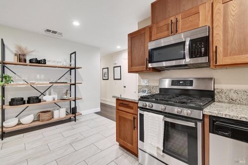 403 Temple Dr, Vacaville CA  95687-5146 exterior