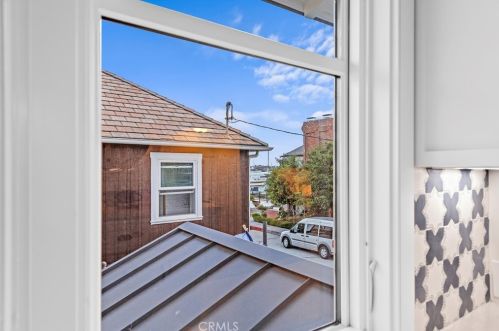 104 Onyx Ave, Newport Beach CA  92662-1208 exterior