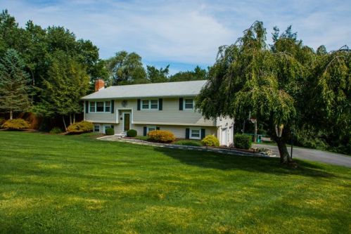 23 Apache Dr, Brookfield Center, CT 06804-3103