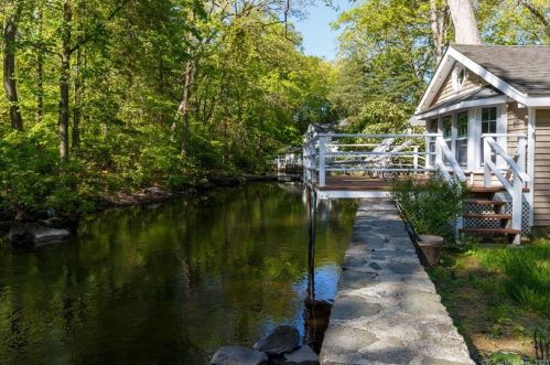 83 Maltbie Ave, Stamford CT  06902-1109 exterior