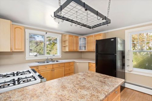 10 Wayne St, South Kingstown RI  02882-3814 exterior