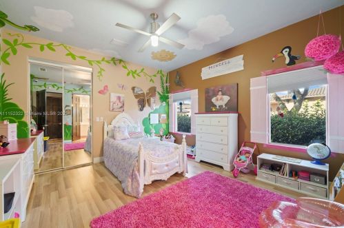 4828 Peninsula Dr, Daytona Beach FL 32127-7203 exterior