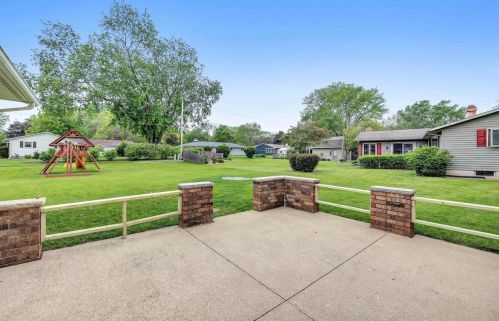 2674 Pioneer Dr, Green Bay, WI 54313-5952