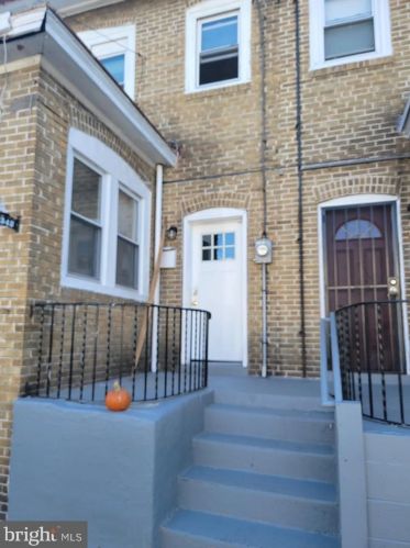 1342 Chase St, Camden, NJ 08104-1709