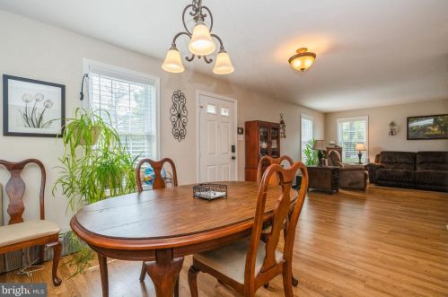 818 Westfield Dr, Riverton NJ  08077-3357 exterior